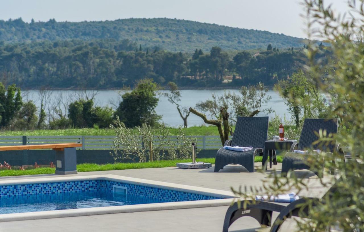 Sea View Apartments With Shared Pool Pomer Rum bild